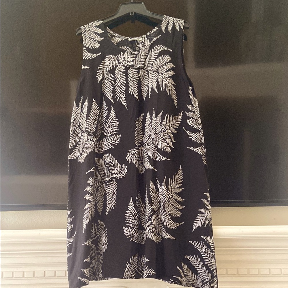 BLACK AND WHITE FERN PRINTS SHIFT MIDI DRESS